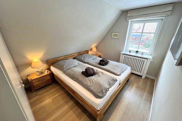 Schlafzimmer mit Einbauschrank
