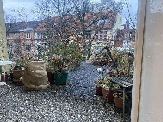 Blick auf Gemeinschaftsterasse