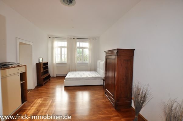 24-Schlafzimmer Vorderhaus EG.JPG