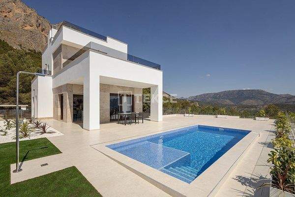 Luxurious Detached Villas with Pool in Polop Costa Blanca
