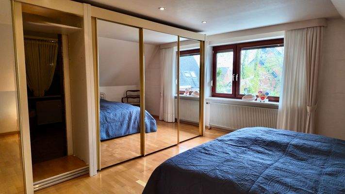 Schlafzimmer im OG m. Vollbad