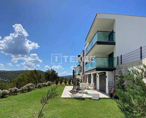 Sea View Penthouses in a Project with Pool in Bodrum