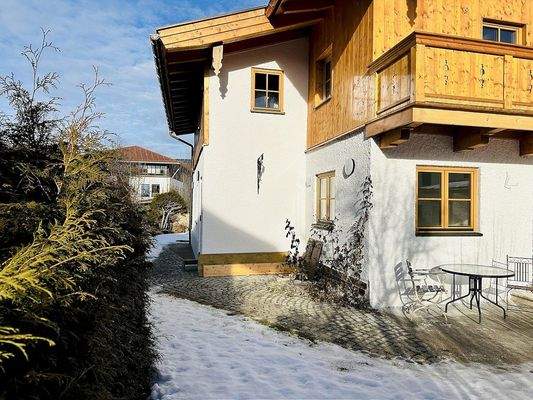 Westliche Hausansicht und Zugang