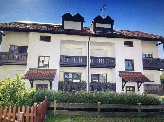 2 Hauseingänge für jeweils  6 Parteien