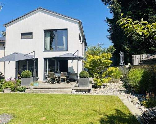 Hausansicht vom Garten