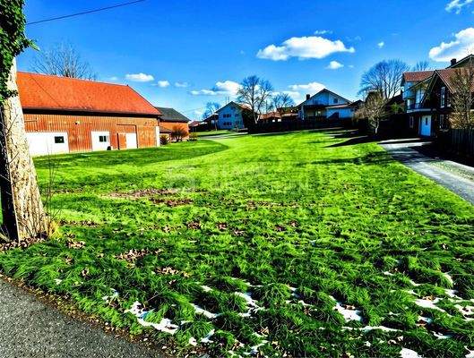 Thaining Baugrundstück (KI generiert)