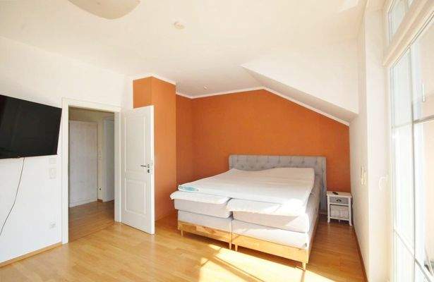 Elternschlafzimmer (OG)