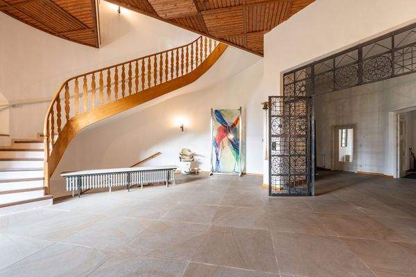 Treppenaufgang und Treppenabgang