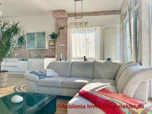 Lichtdurchfluteter Wohnbereich