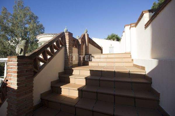 Refurbished Detached Villa with Comfort and Privacy in Benalmádena