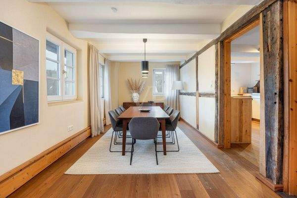 Esszimmer 1. OG. KI modifiziert