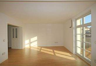 Wohn- Essbereich mit Balkonzugang