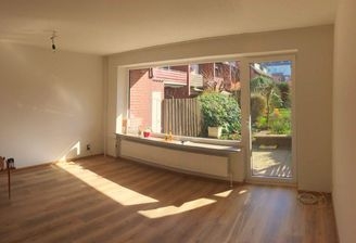 Wohnbereich mit Terrasse und Garten