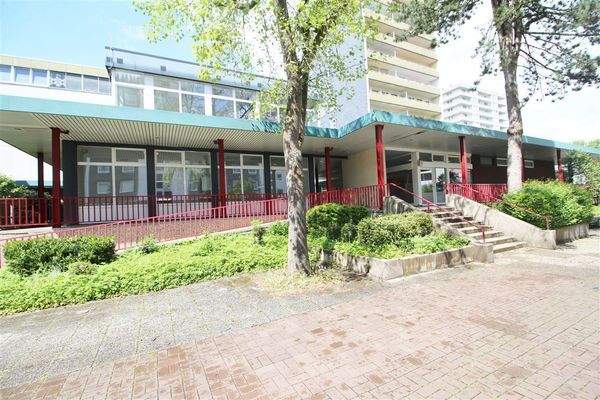 Wohnanlage m. Gewerbe