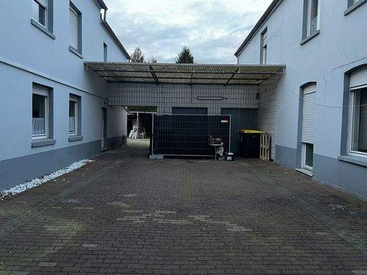 Abstellfläche im Hof