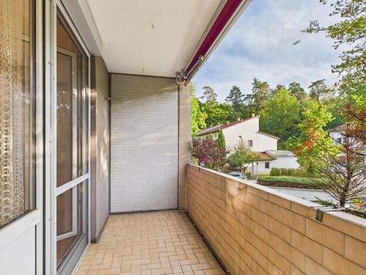 Geräumiger Westbalkon