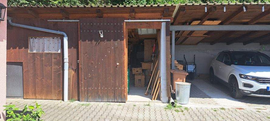 Carport und Geräteraum
