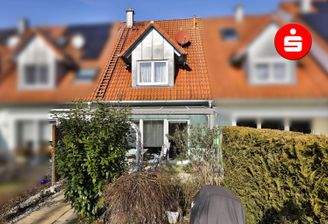 Hausansicht mit Terrasse