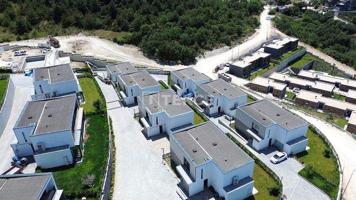 Villas for Sale in Bursa Bademli with Private Landscaped Garden