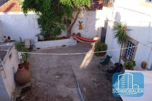 Kreta, Pompia: Traditionelles Haus in schöner Lage mit Innenhof zu verkaufen