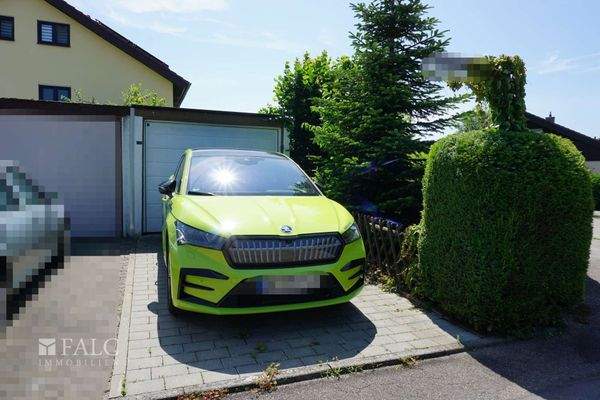 Garage mit Stellplatz