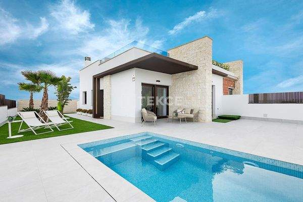 Semi-Detached Villas with Private Pools Near Golf Course in Orihuela