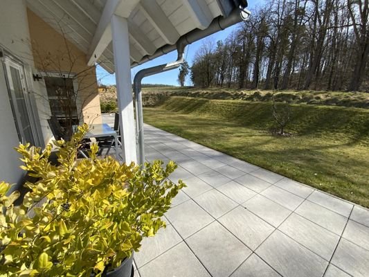 Terrasse mit Garten