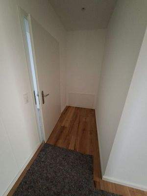 10. Platz hinter der Wohnungseingangstüre.jpg