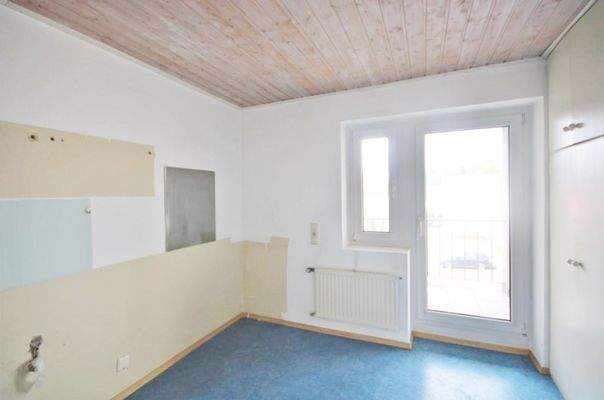 Küche mit Balkonaustritt (1.OG)