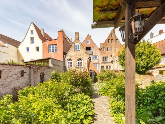 Gartenansicht - Blick zum Haus