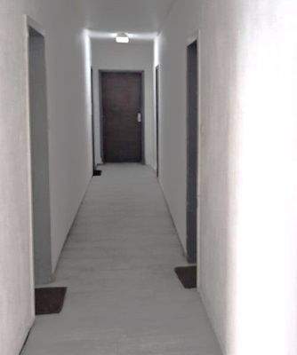 Einer der 4 Etagen-Flurgänge