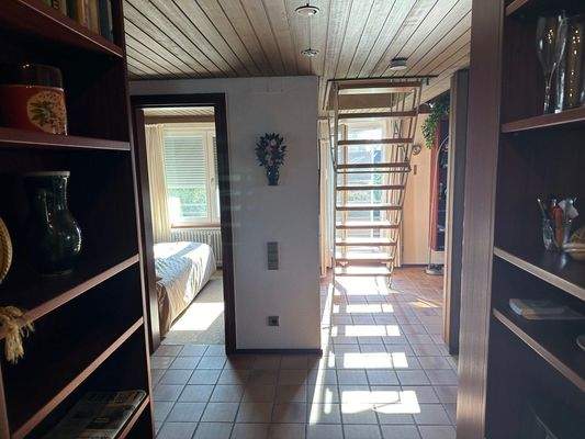 Flur mit Treppe zur Galerie