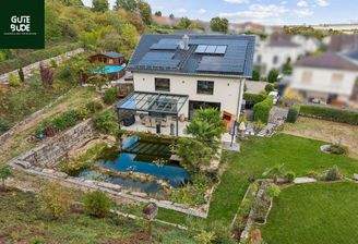 Außenansicht mit Garten