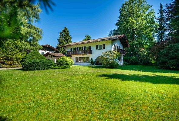 großzügig und naturnah