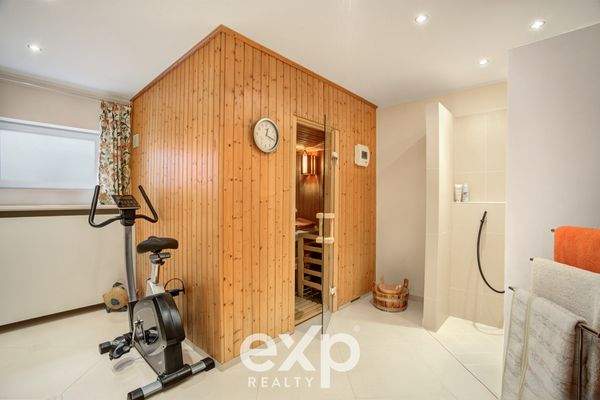 Sauna mit Dusche