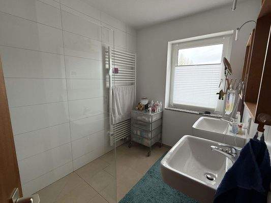 Tageslichtbad m. 2 Waschbecken