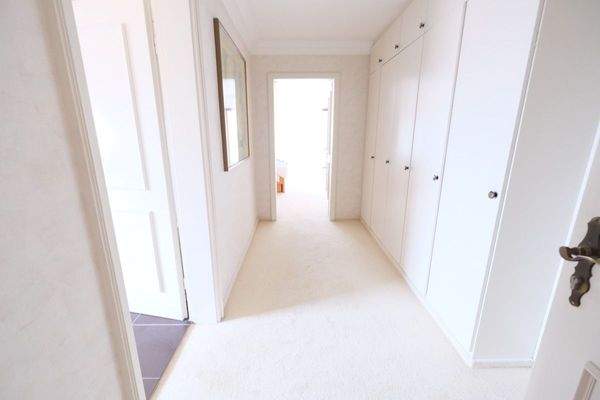 Wohnhaus: Flur zu Schlafzimmer