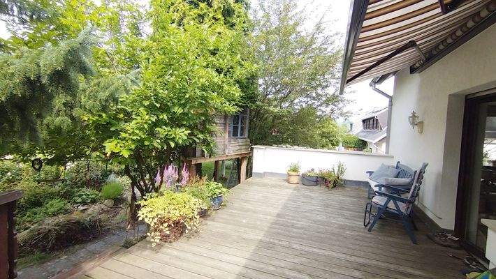 große Terrasse am Wohnzimmer EG