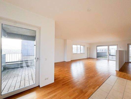 Lichtdurchfluteter Wohnraum