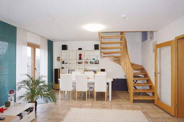 ...mit Treppenaufgang in den Spitzboden