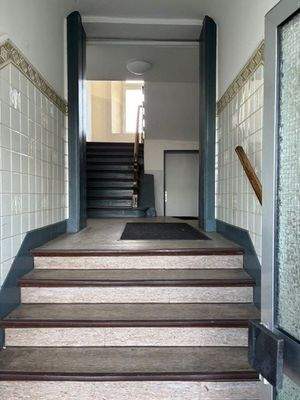 Hauseingang - Treppenhaus