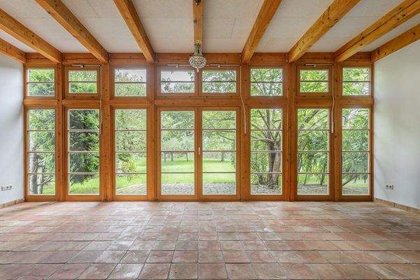 EG - Zimmer mit Terrasse zum Garten