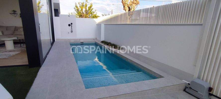 Detached Houses Close to Beach in Torre de la Horadada