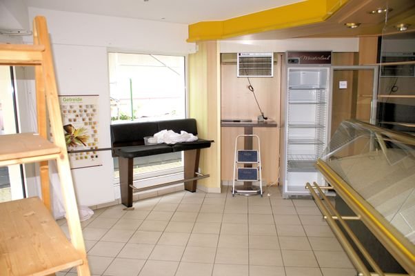 2473 Wohn-/Geschäftshaus in Much