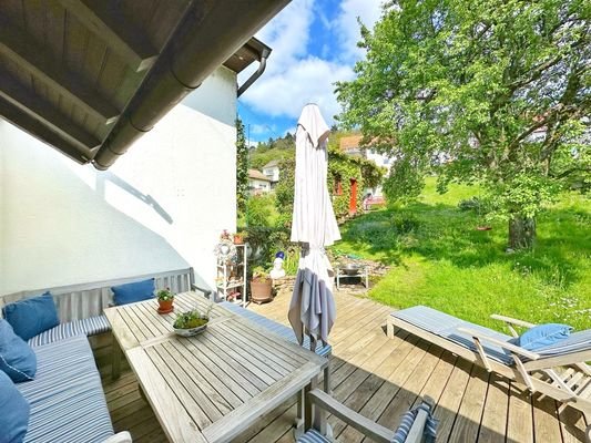 gemütliche Terrasse lädt zum Verweilen ein