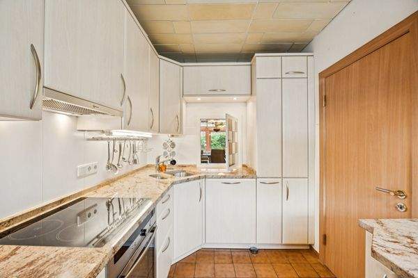 Küche mit Durchreiche 