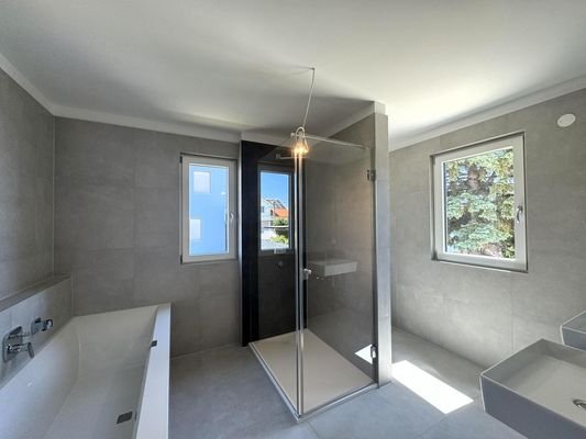 OG / Badezimmer 1 von 2