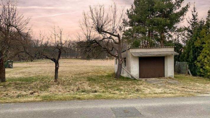 extra Grundstück mit Garage