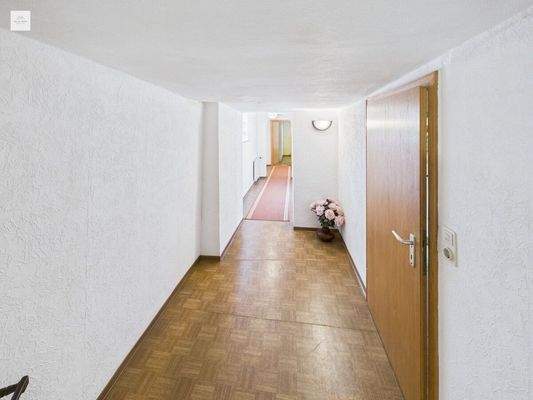 Diele zwischen Fachwerk und Anbau