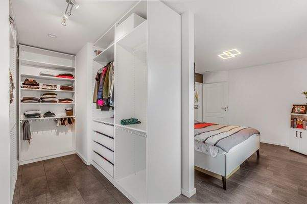 Offener und großer Ankleidebereich